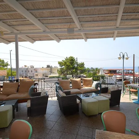 Marianthi & Πεύκος