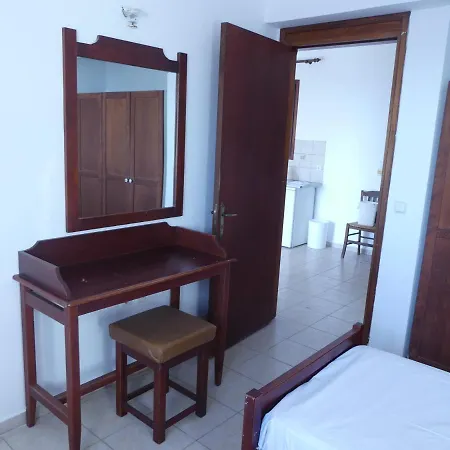 Marianthi & Hotell Pefki